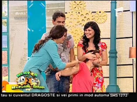 Cine i-a ajutat pe Răzvan și Dani să scape de frica de vaccin în copilărie