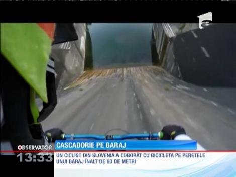 Un ciclist din Slovenia a coborât pe peretele unui baraj înalt de 60 de metri
