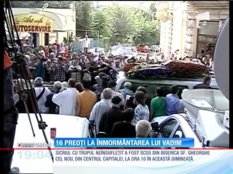 Corneliu Vadim Tudor a fost înmormântat. 16 preoţi au oficiat slujba