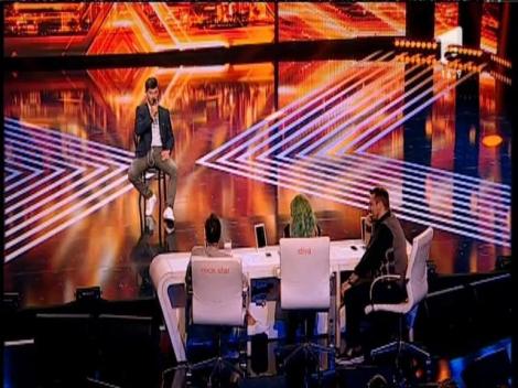 Tu, Alin, Alin, Alin! L-ai făcut pe Brenciu să arunce cu un scaun pe scenă și ai scris ISTORIE! Păcat de (ne)SINCRONIZARE