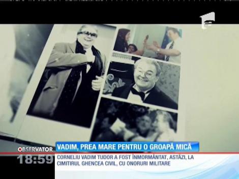 Scene incredibile la înmormântarea lui Corneliu Vadim Tudor. Sicriul Tribunului nu a încăput în mormânt