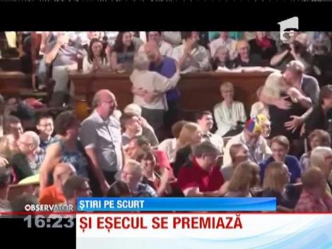 Cel mai dureros studiu. Un bărbat s-a lăsat înţepat de albine în 25 de locuri diferite