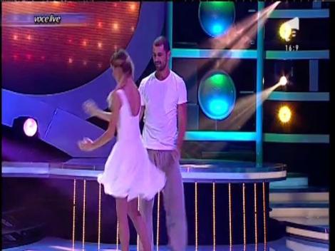 A renunțat la unghiile lungi și la genele false pentru acest personaj! Andreea Antonescu, un Paul Anka perfect