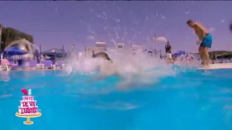 Show la piscină! Nea Mărin şi-a găsit naşul! A fost aruncat în apă
