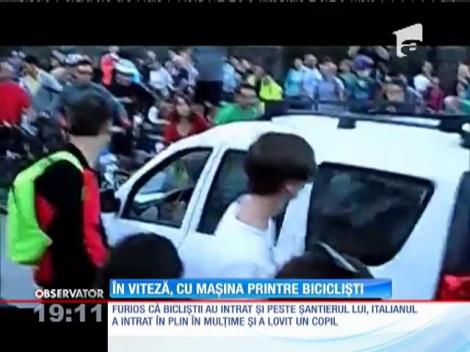 În viteză, cu mașina printre aproape 1000 de bicicliști! Un copil a fost rănit