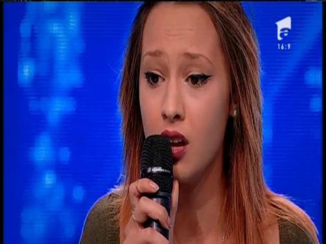 Alice Is On Fire! Te atrage cu zâmbetul și te cucerește definitiv cu vocea! Din Galați, cu multă dragoste