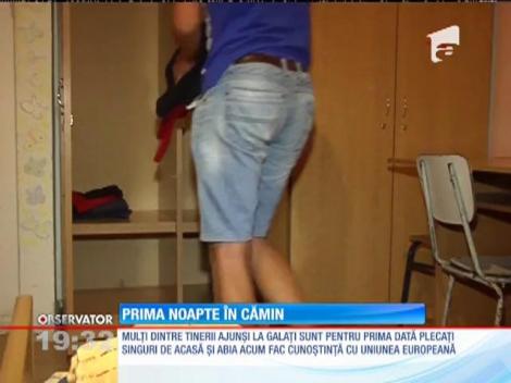 Zeci de tineri au fost aduşi cu autocarul în Campusul Studenţesc "Alexandru Ioan Cuza", din Galați