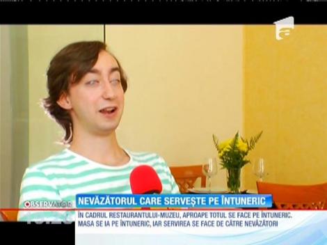 Doi tineri nevăzători s-au angajat chelneri într-un restaurant-muzeu