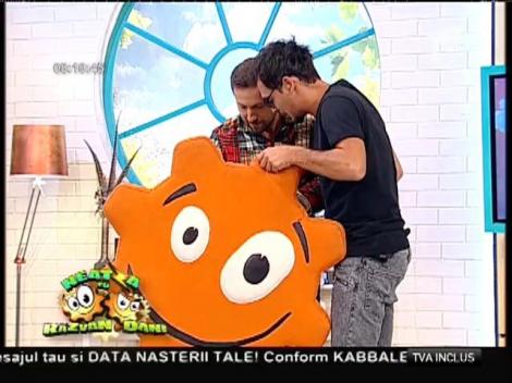 Dani Oțil, mușcat, în pat, de o zonă mai sensibilă: ”Am dat plapuma joș și am trimis-o să se spele!”