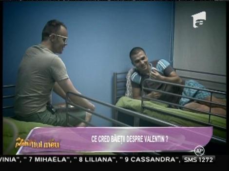 Emanuel loveşte din nou: "Tudor este cel mai fals băiat din casă!"