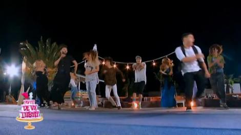 Claudia şi Genil au avut parte de o surpriză specială! Dansatorii din baletul Edi Stancu au făcut show şi au ridicat invitaţii în picioare