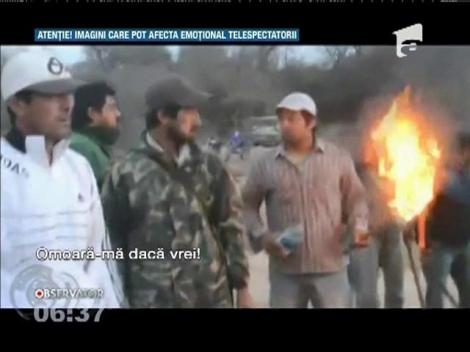 Imagini şocante! Polițiști incendiați de protestatari