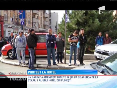 A ameninţat că se aruncă de la etaj de supărare nu mai are bani