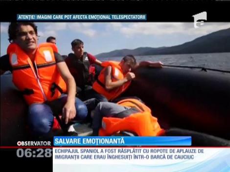 Imigranţi salvați în ultimul moment din apele reci ale Mării Egee