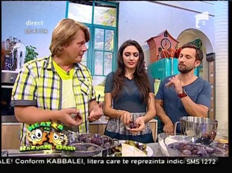 Prăjitură din pandișpan cu prune și cremă Catalana. Delicos!