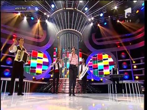 Carmen Simionescu se transformă în Adrian Minune - "Jumătate tu, jumătate eu"