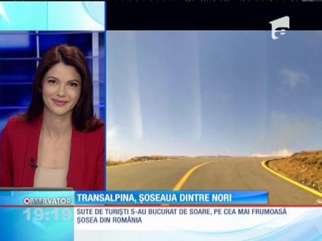 Sute de turişti s-au bucurat de soare, pe cea mai frumoasă şosea din România