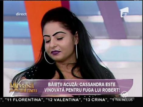 Cassandra, criticată dur de băieți: "E vinovată de fuga lui Robert!"