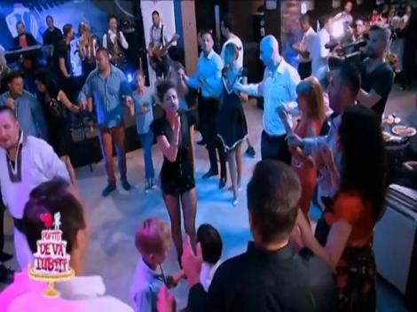 Anca și Mihai au avut o nuntă de vis! Atmosfera a fost de-a dreptul incendiară, iar Edi Stancu și baletul au făcut super spectacol!