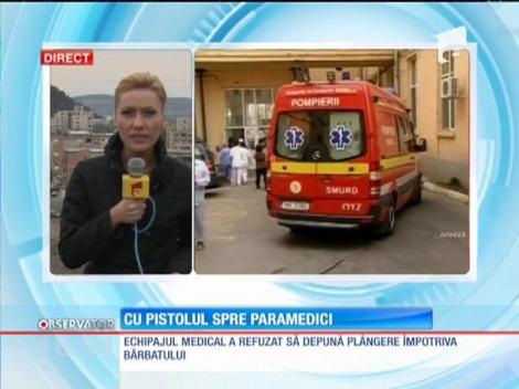 Argeş: Medici SMURD, ameninţaţi cu pistolul de fiul unei paciente pe care o resuscitau