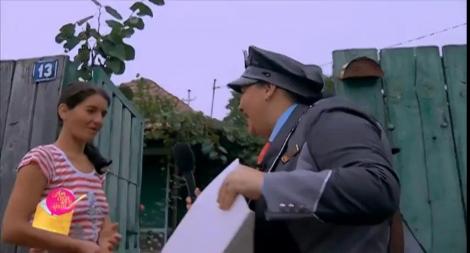 Poștașul merge acasă la mama celor doi copii deosebiți, Mihai și Ioana