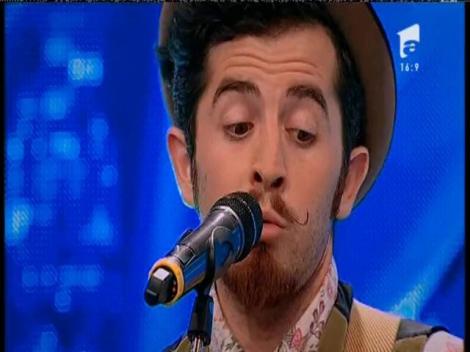 Robin Hood a lăsat pădurea pentru scena de la X Factor! Ștrengarul Ionuț Cătălin Constantin a făcut o sală întreaga să aplaude!