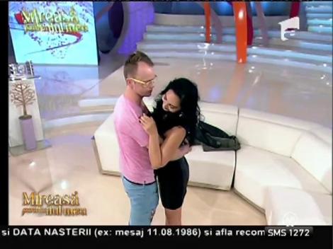 Se leagă o idilă!? Mihaela şi Emanuel, primul dans pe ritmuri romantice