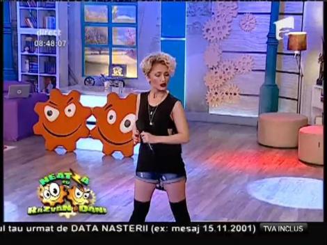 Evghenia Burnusuz, "Crăiasa Zăpezilor" de la X Factor, şi-a schimbat total look-ul! Superba blondă e gata să cucerească toată România