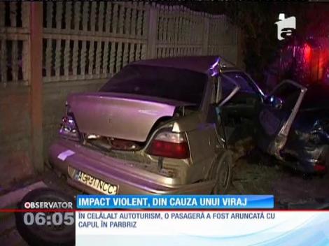 Un viraj brusc a trimis doi oameni pe patul de spital, în Piteşti