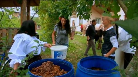 Nea Marin și vedetele fac horincă