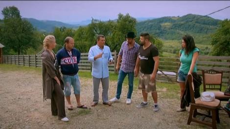 Nea Marin găsește prima pereche de nași pentru cei doi miri