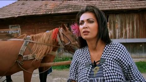 Vedetele merg la oamenii din sat pentru a decora locația nunții