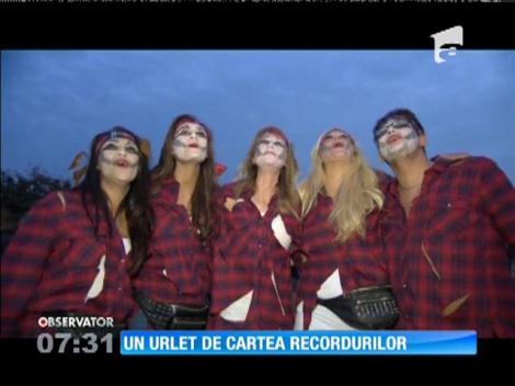 Un nou record al celui mai mare număr de oameni care urlă la lună, asemenea vârcolacilor, a fost stabilit în Anglia