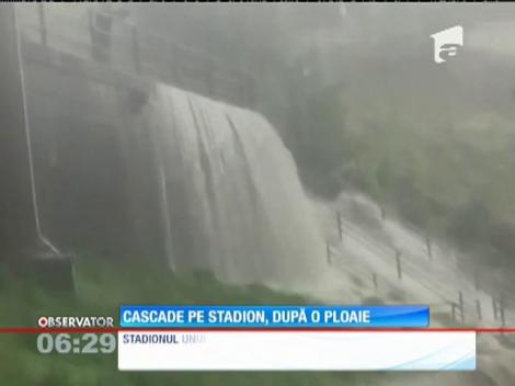 Pe un stadion din Statele Unite a apărut din senin o cascadă