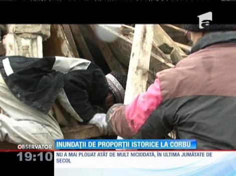 Update / Urmările potopului care a lovit localitatea Corbu