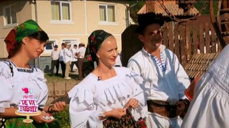 Nea Marin și vedetele, în straie tradiționale maramureșene