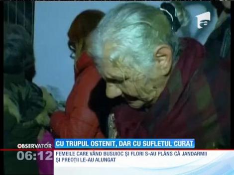 Astăzi este sărbătorit praznicul Sfintei Parascheva. Înainte de sfânta liturghie unii pelerini s-au întins pe jos în biserică