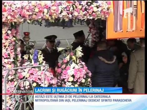 Lacrimi, rugăciuni și persoane publice în ultima zi de pelerinaj de la Iași