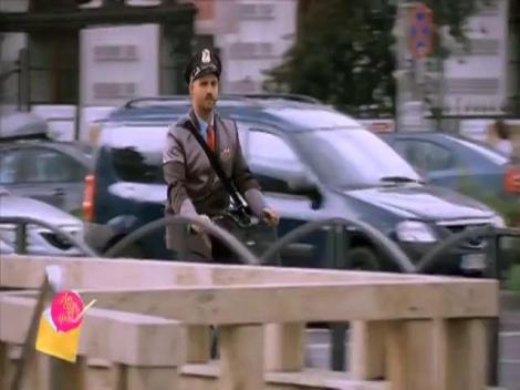 Poștașul merge acasă la Diana, fiica lui Alice Mureşan