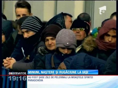 O tânără însărcinată care aştepta să atingă moaștele a născut chiar de ziua Sfintei Parascheva