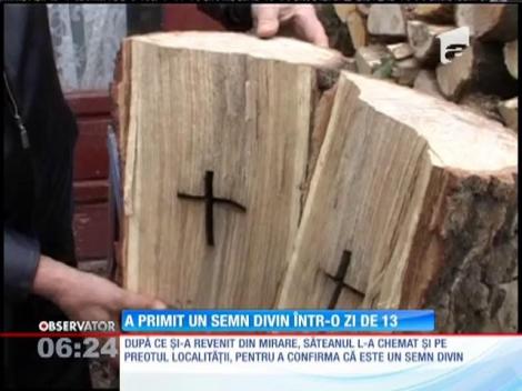 Un dascăl dintr-o biserică din Bistriţa a găsit semnul crucii în inima unui buştean care urma să ajungă pe foc