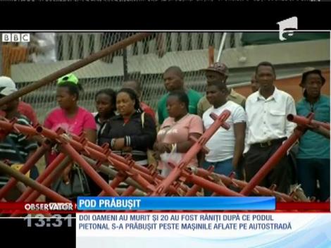 Un pod pietonal din Iohannesburg s-a prăbuşit peste maşinile aflate pe autostradă