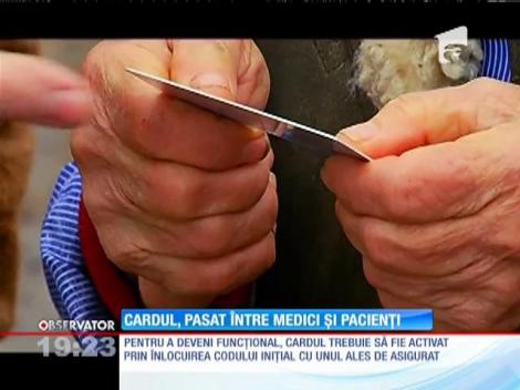 Mai mulți pacienți reclamă că medicii le solicită și păstrează cardurile de sănătate. Este ilegal!