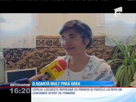 La 12 ani, un băieţel din Mureş cântăreşte doar 12 kilograme!