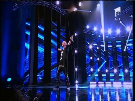 Lenny Kravitz - "Fly Away". Vezi interpretarea lui Cristian Trânc, la X Factor!