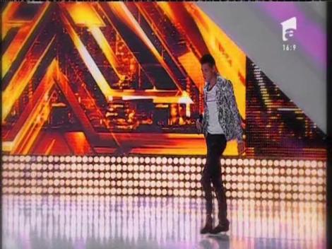 Cum a ajuns un fost concurent de la X Factor să fie strigat pe stradă. Alexandru „nu fi prost” a ajuns vedetă pe litoral!