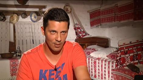 "Poftiți de vă iubiți"| Ia mai toarn-un păhărel! Lucian Viziru s-a ameţit zdravăn de la pălinca maramureșeană