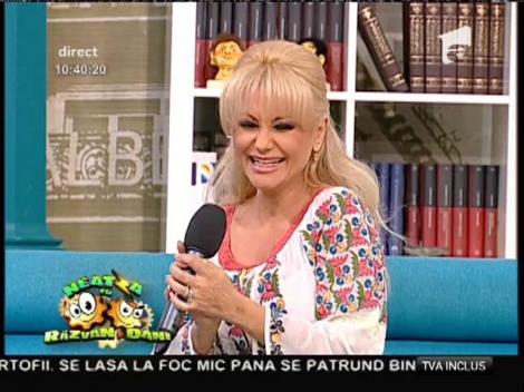 HA-HA-HA! N-ai fi crezut că e posibil aşa ceva! Emilia Ghinescu a cântat la o nuntă cu o mireasă închiriată