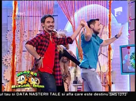 Uhuuu, ce mişcări apetisante! Răzvan şi Dani au dansat pe ritmuri orientale, alături de Deea Maxer