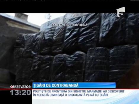 Poliţiştii din Sighetul Marmaţiei au descoperit o basculantă plină cu ţigări